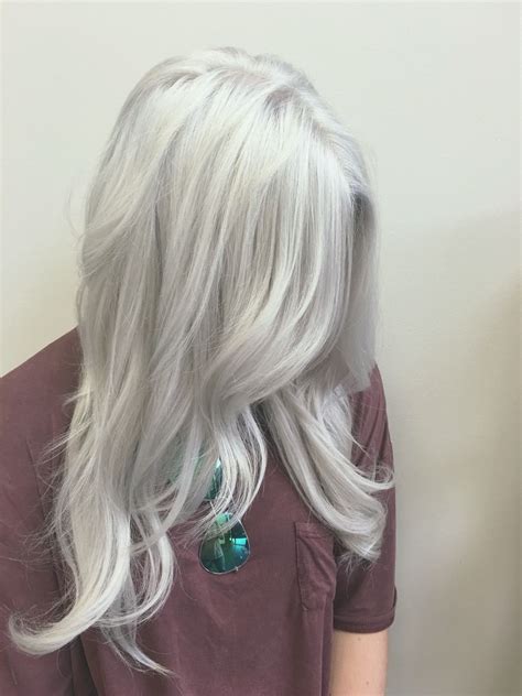 Silver hair dye for dark hair: tips and tricks for achieving the look